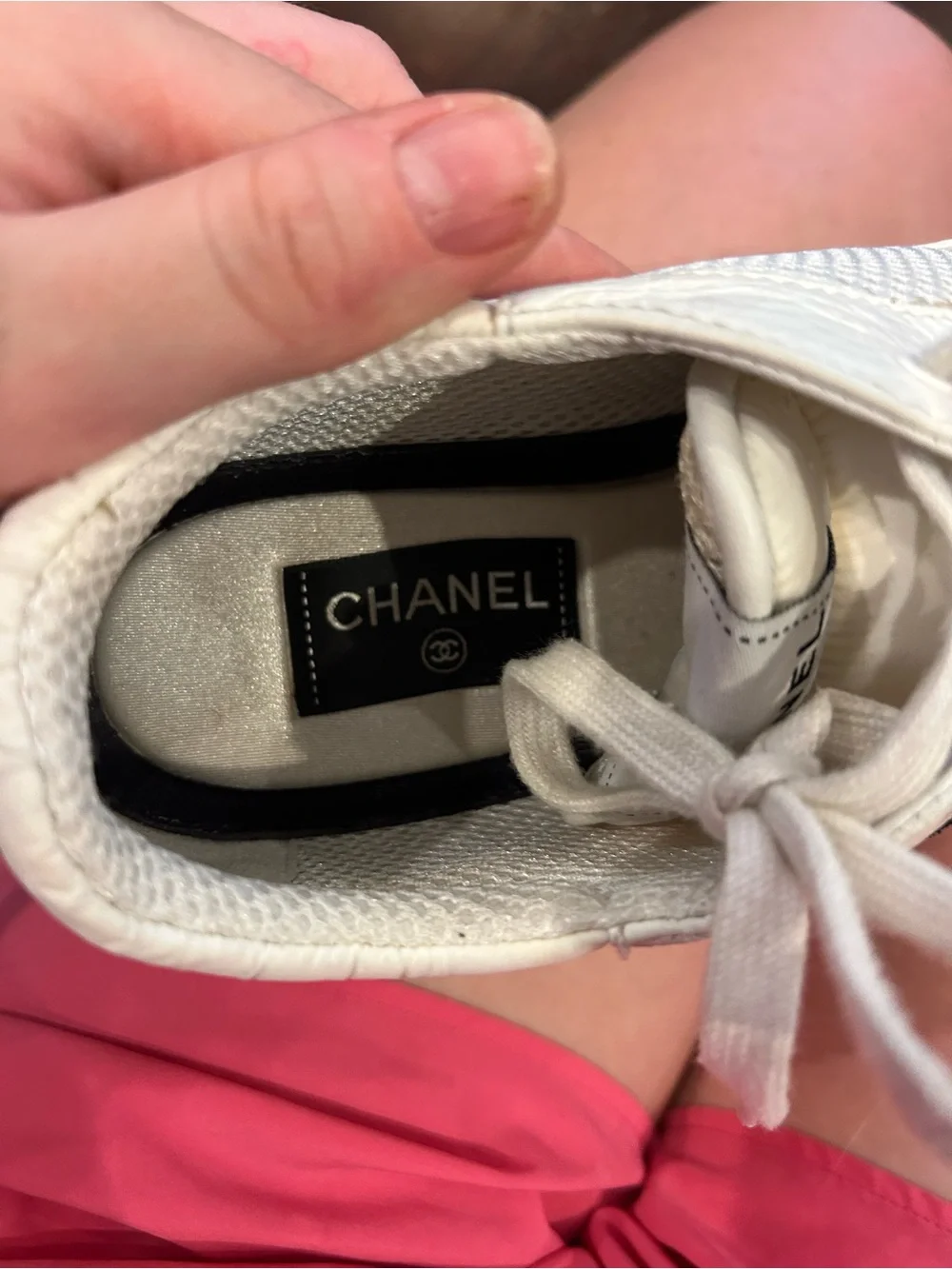 Gucci White Leather Low-Top Sneakers with Green & Red Web Stripe